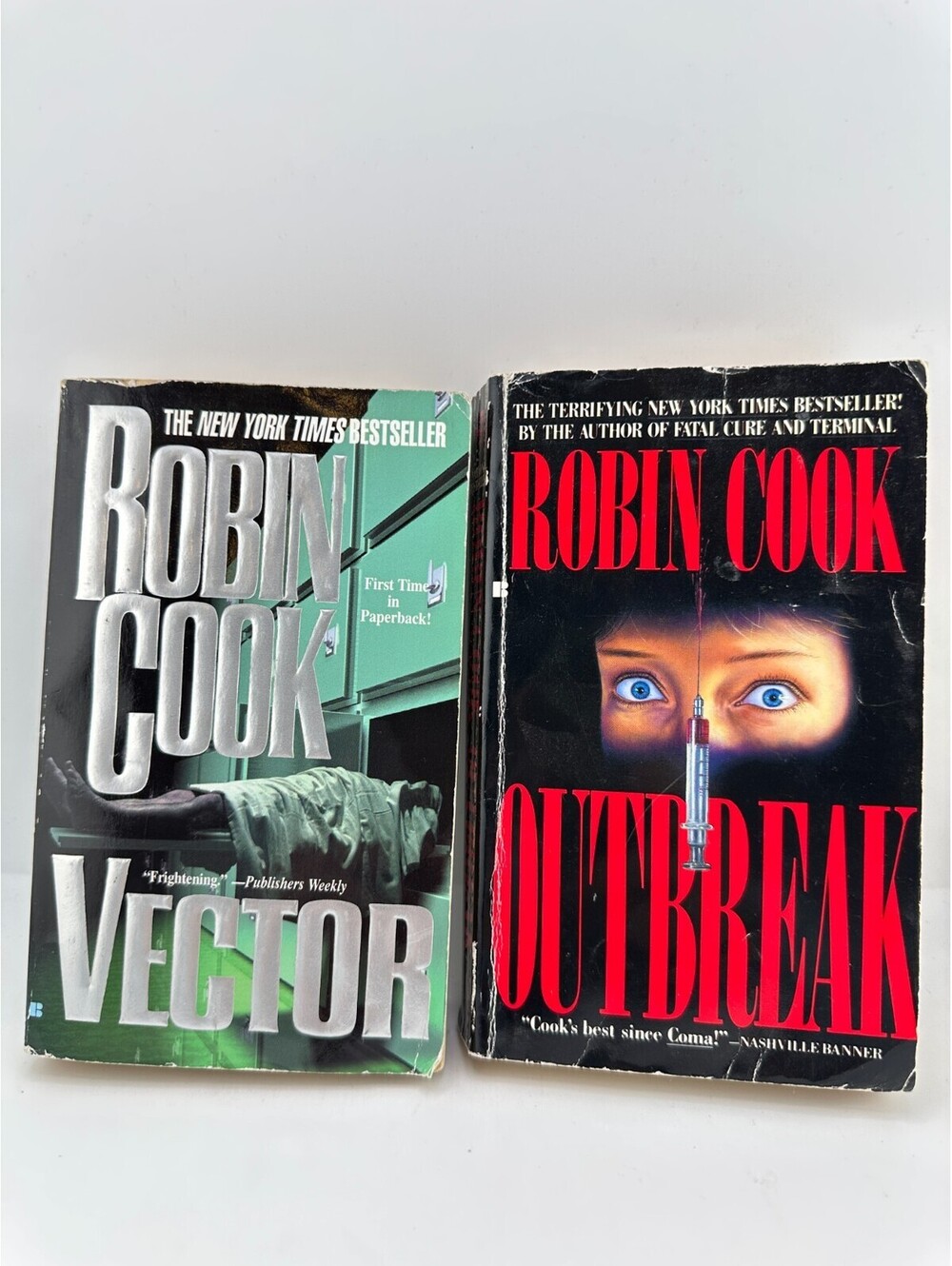 Robin Cook Vector & Outbreak Medical Thriller 2 Book Lot